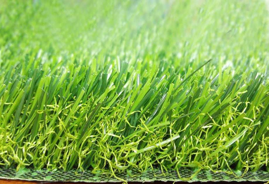 仿真人工草坪选购时要注意耐磨性能和抗老化性